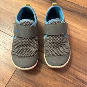 Merrell Toddler Size 9.5 Water shoes